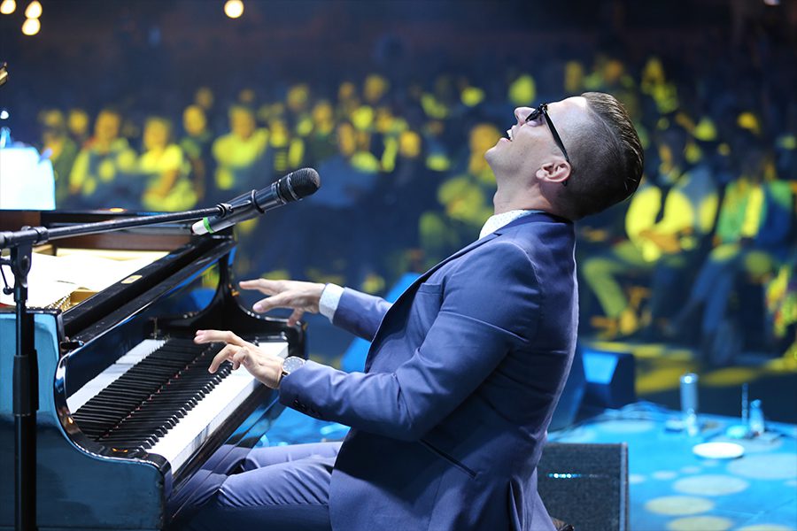 Matthew Lee al pianoforte