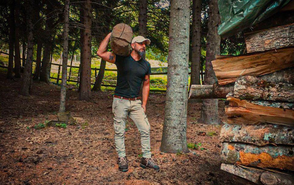 Stefano SirBone Raggi boscaiolo e musicista al debutto col primo album