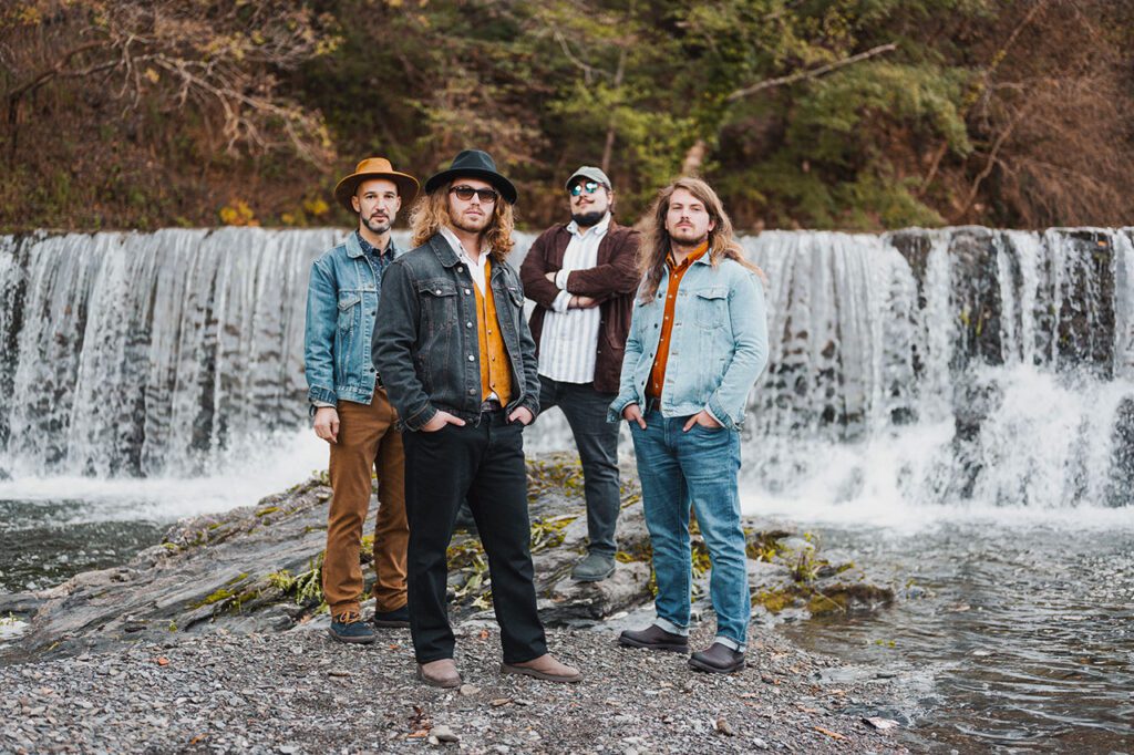 The Bustermoon Federico Stagno (voce), Stefano Stagno (chitarra), Andrea Monaci (basso) e Fulvio Grisolia (batteria)