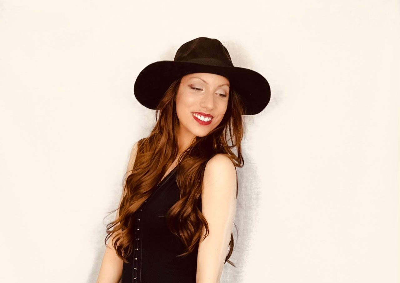 MIKOL FRACHEY, ECCO IL VIDEOCLIP DI ‘MY KINDA SUMMER’