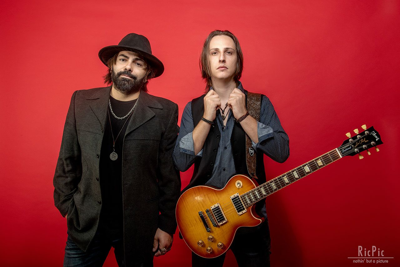 Hangarvain fuori con 'Mother's Blues'