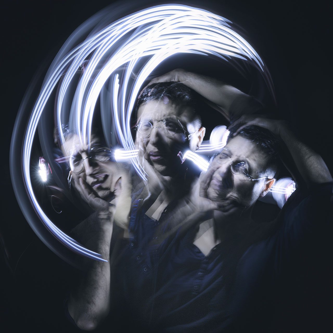 ALELOI SI PRESENTA CON LA ‘LUNA STORTA’, FUORI IL NUOVO SINGOLO E VIDEOCLIP