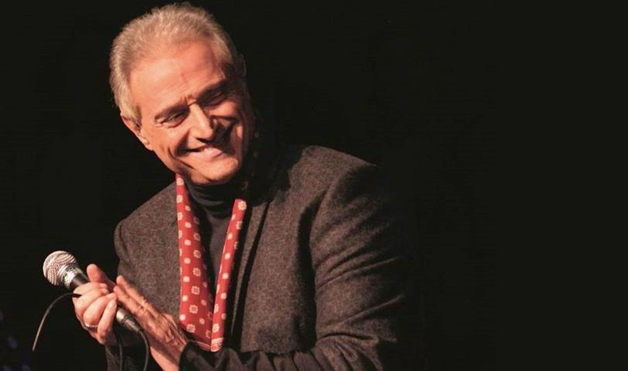 INTERVISTA AD AMEDEO MINGHI: ‘FU L’ASCOLTO DEI COLLEGHI A CONVINCERMI CHE ERO UN CANTAUTORE’