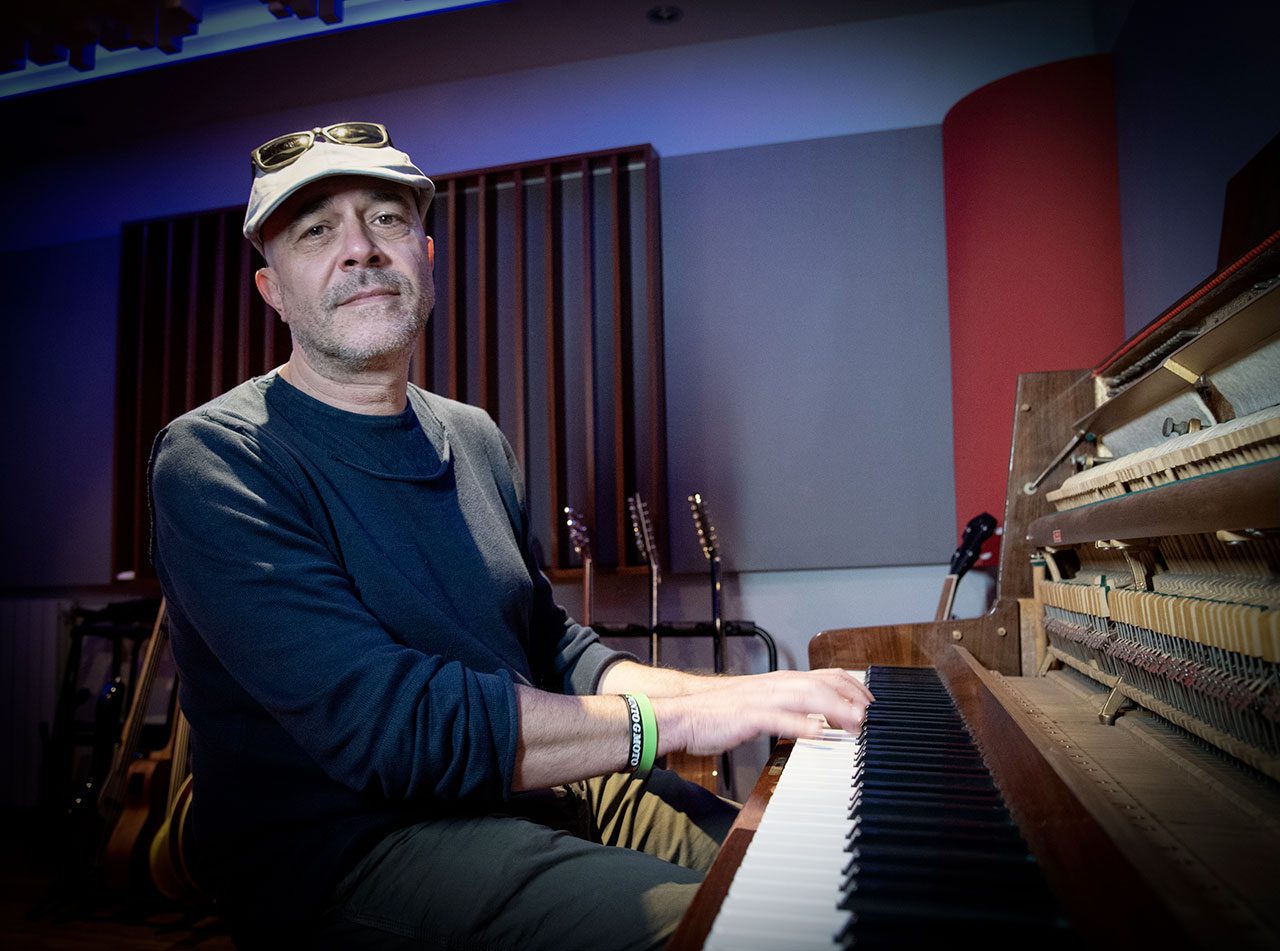 MARCO SIMONCELLI CONVINCE IL PUBBLICO DURANTE I SUOI LIVE (foto Renzo Chiesa)