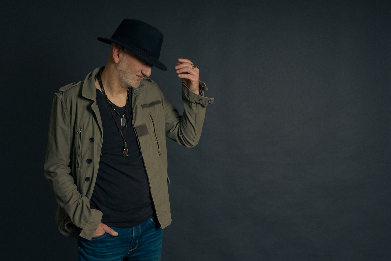 ESCE ‘NAKED’, IL NUOVO ALBUM DI MARCO BONVICINI UN DISCO SENZA FILTRI TRA ROCK, FOLK E INTROSPEZIONE